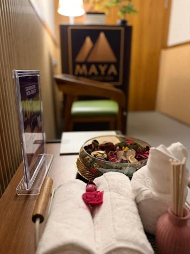 Fresh towels with petals and Maya signature